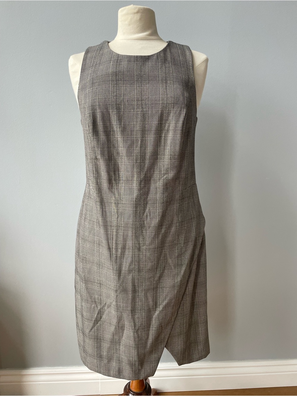 Banana Republic- Sleeveless Plaid Sheath Dress in black and white 🖤 🤍